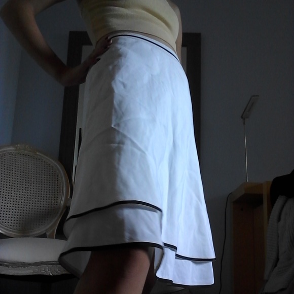 Ann Taylor Loft White Skirt With Black Trimming - Picture 3 of 5